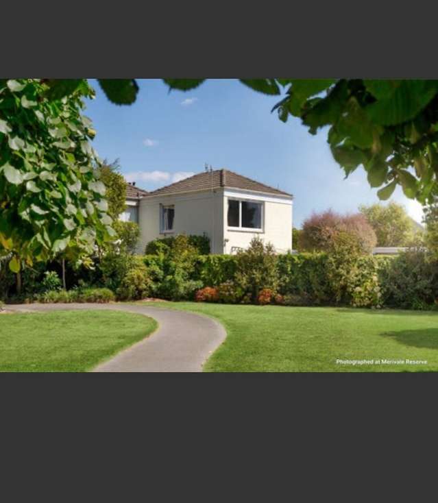 2BR+office Townhouse in Merivale.