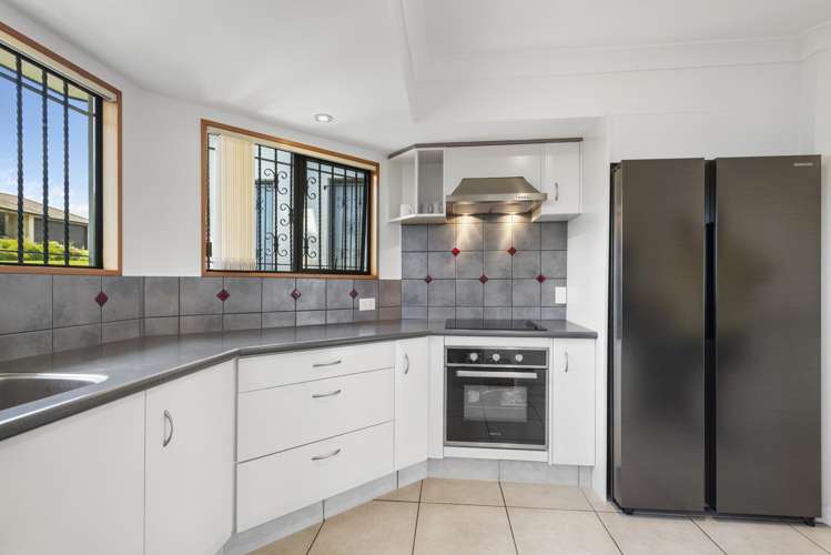 15 Aurora Avenue Welcome Bay_10