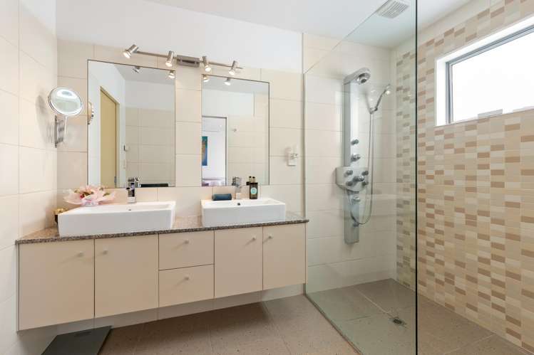 10 Veronica Close Red Beach_16