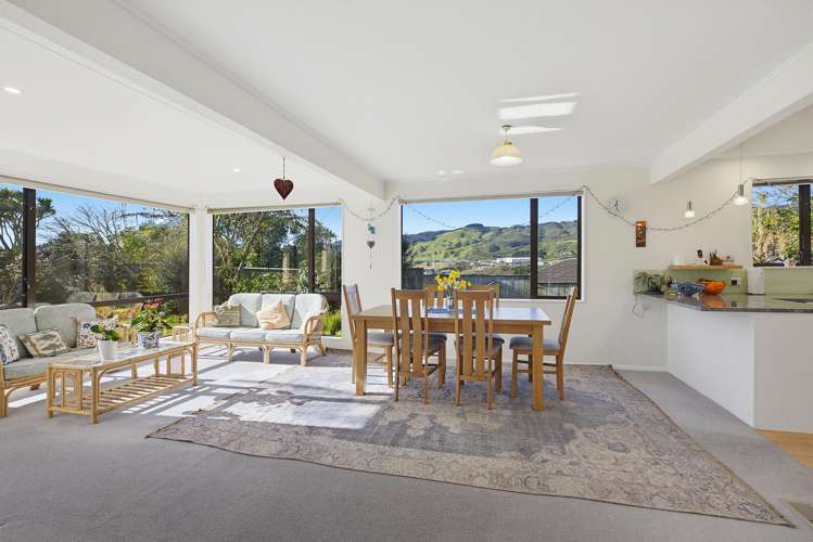 22 Sunrise Boulevard Tawa_12