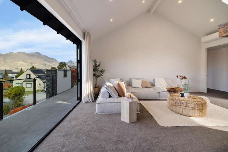 1 Goldleaf Hill Queenstown_46