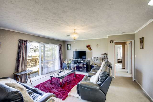 2/2 Spriggs Crescent Greenmeadows_4