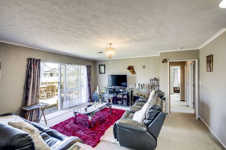 2/2 Spriggs Crescent Greenmeadows_4