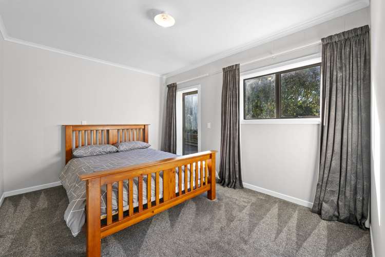 19 Ingle Avenue Waipahihi_12