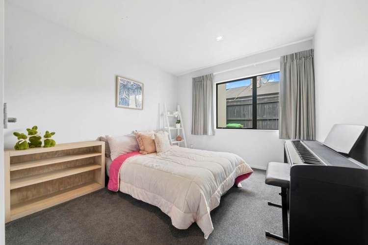 52 Intrepid Crescent Beachlands_15