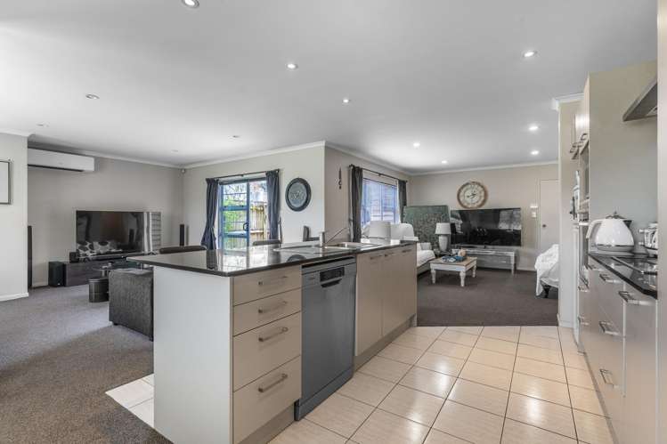 9 Savona Drive Flat Bush_10