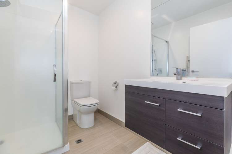 215/8 Thompson Park Road Mount Wellington_10