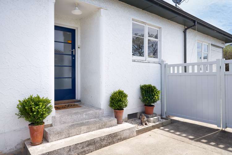 1004 Willowpark Road North Mayfair_2