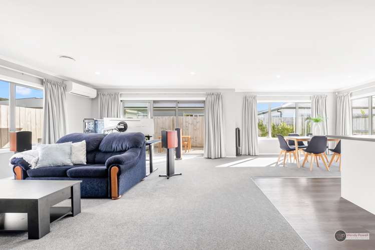 8 Grovedale Square Wainuiomata_1