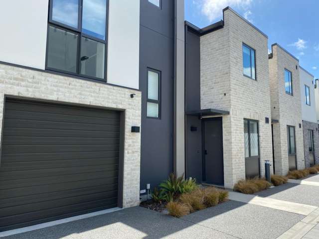 CITY CENTRE - 2 BEDROOMS, 1 BATHROOM, 1X OFF STREET CAR PARK