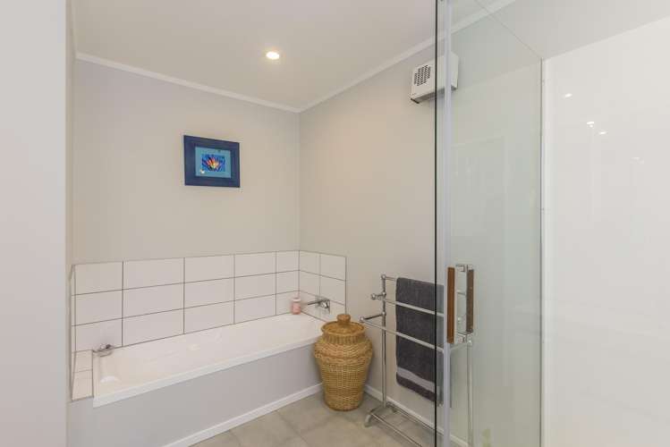 4 Sunrise Boulevard Tawa_13