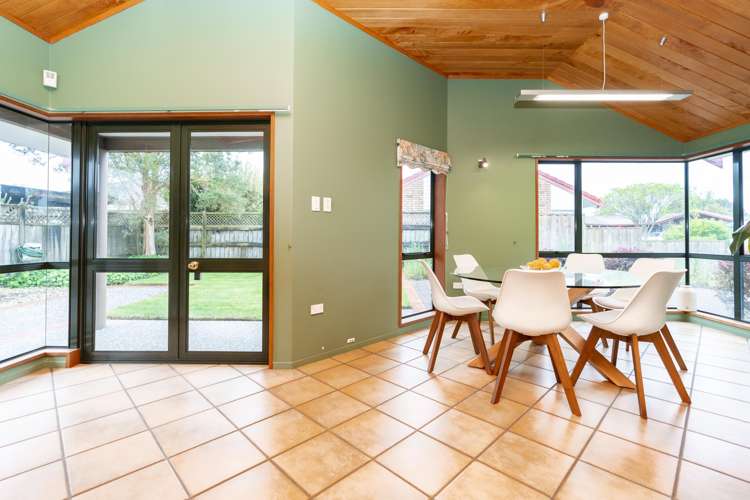 6 Earls Court Hillcrest_11