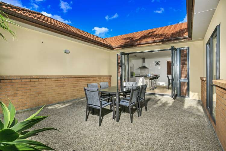 14 Greenbough Lane Greenhithe_15