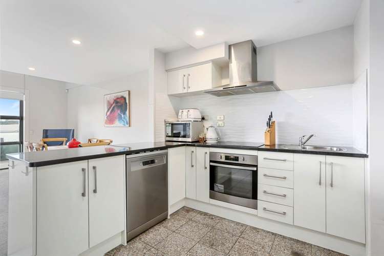 2a/1c Queen Mary Avenue Epsom_8