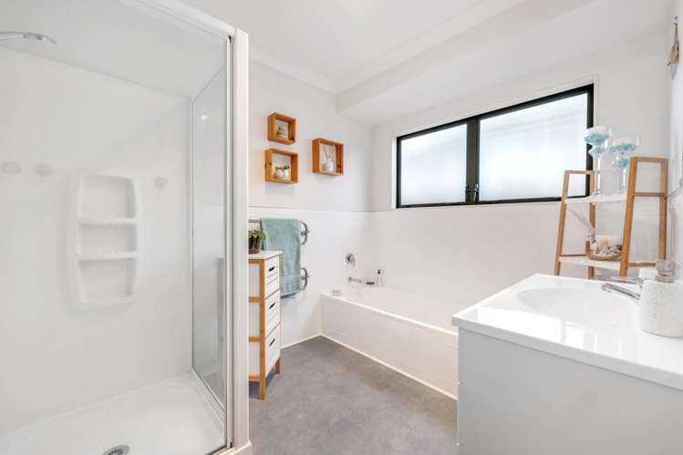 11 Norman Close The Gardens_9