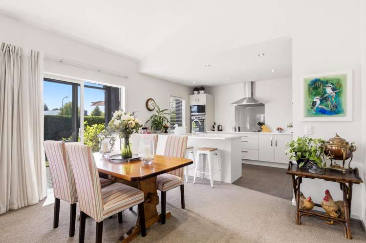 55 Chateau Crescent Rangatira Park_16