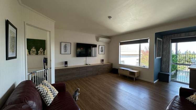  2/413 Suffolk Road Stoke_22