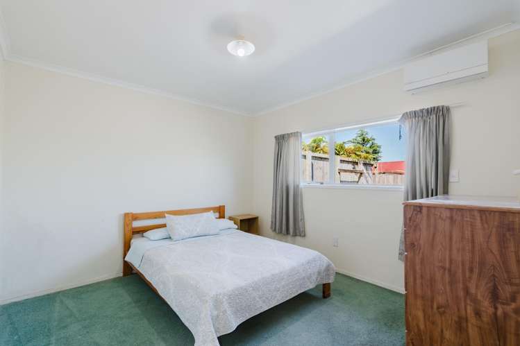 17 Sandalwood Drive Dinsdale_11