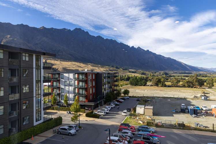 302/32 Red Oaks Drive Frankton_18