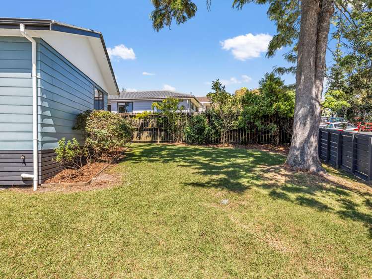 7 Panzic Place Glen Eden_24