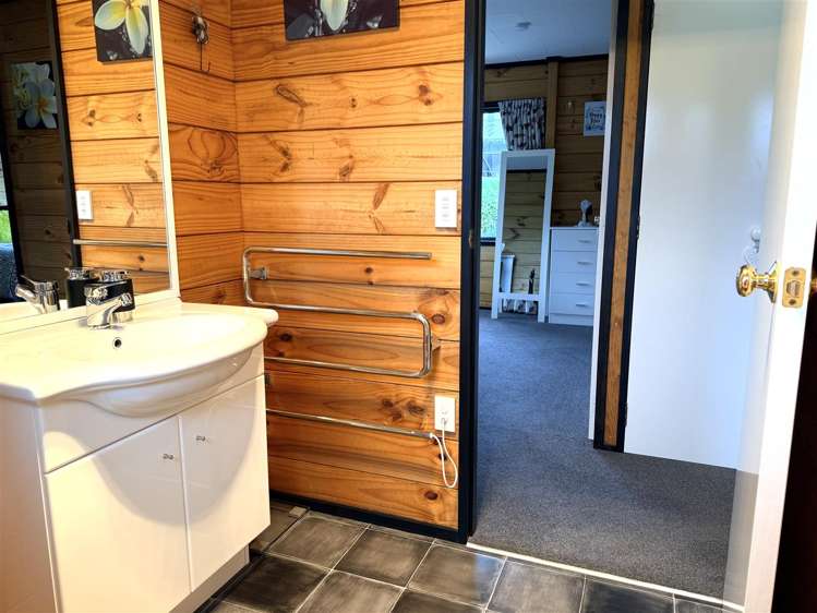 2 Jamieson Road Karoro_26