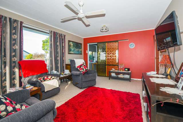 2/8 Rata Place Glenwood_1