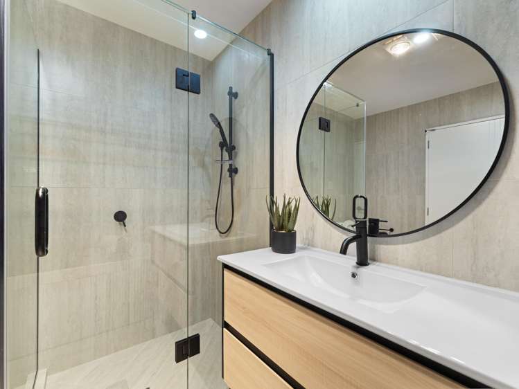3&5/35 Royton Avenue Mangere East_17
