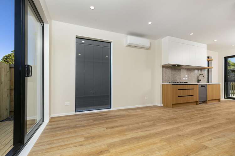 2/18 Scott Road Hobsonville_4