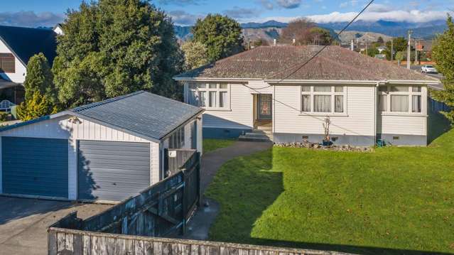 76 Parker Avenue Levin_1