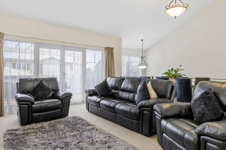 31 Chateau Crescent Rangatira Park_7