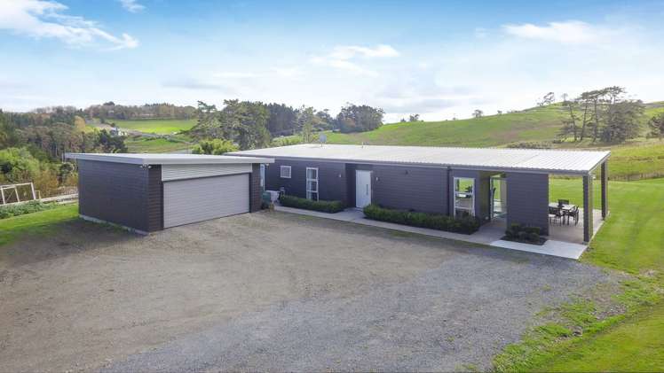 1513a East Coast Road Redvale_22