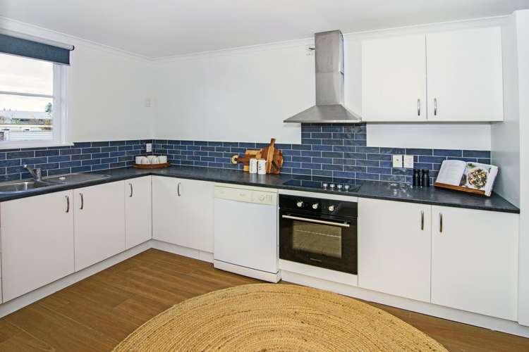 226 High Street North Carterton_6