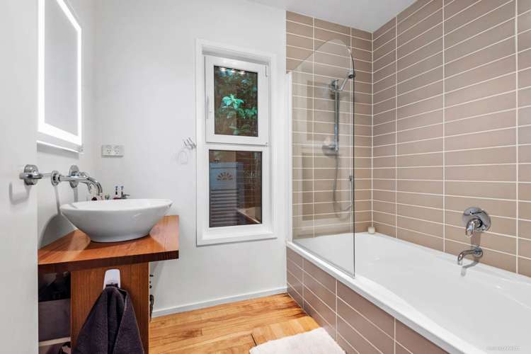 187 Laingholm Drive Laingholm_9