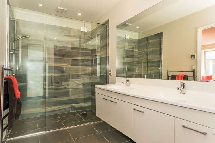 11 Tatahi Street Parklands_15