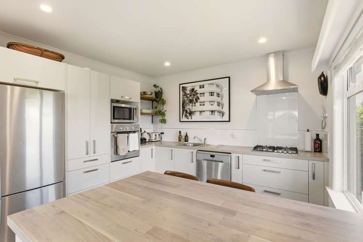 380 Devon Street West_1