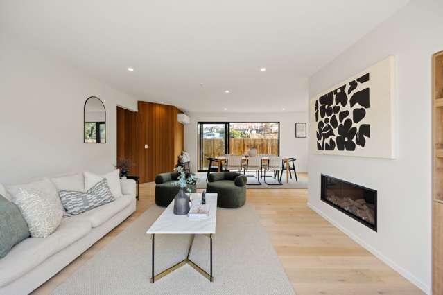 4/15 Lake Domain Drive Hamilton Lake_4