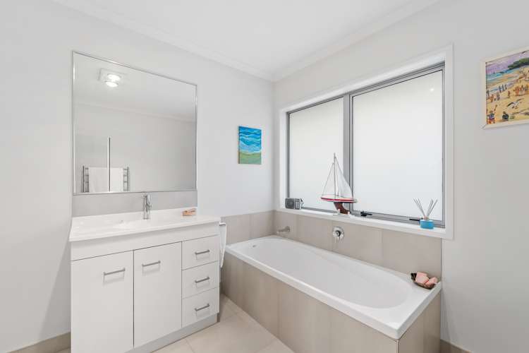 54 Roberts Road Matakatia_11