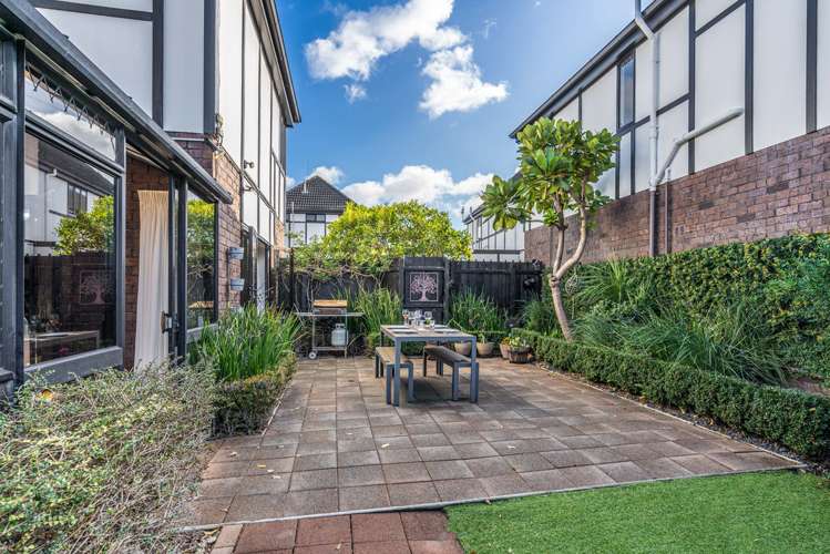 2/67 Brighton Road Parnell_1