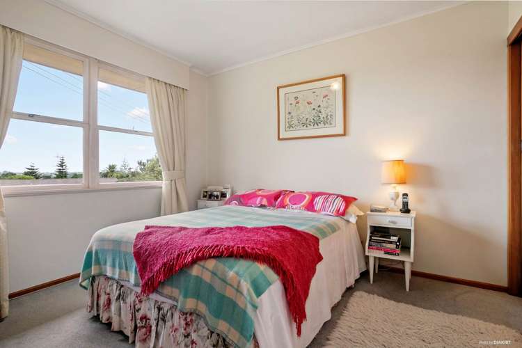 2/77 Royal View Road Te Atatu South_3