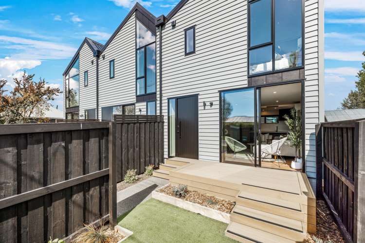 2/54 Wildberry Street Woolston_13