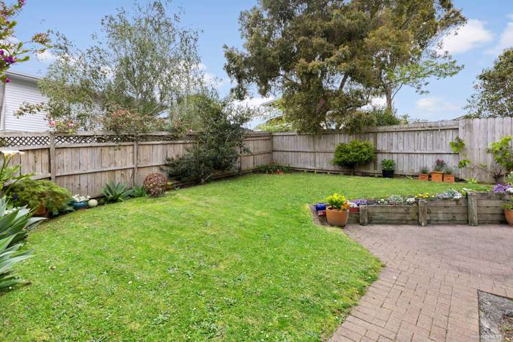 2/4 Bond Crescent Forrest Hill_5