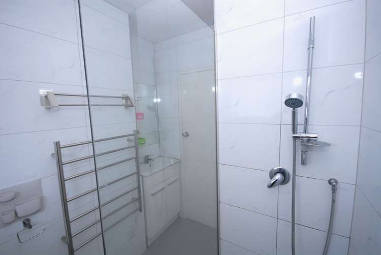 2/16 Beach Road Castor Bay_10