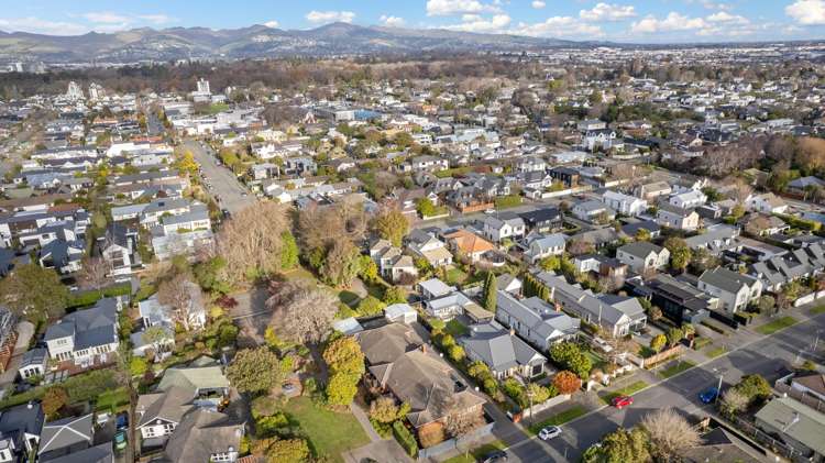 2/36 Office Road Merivale_16