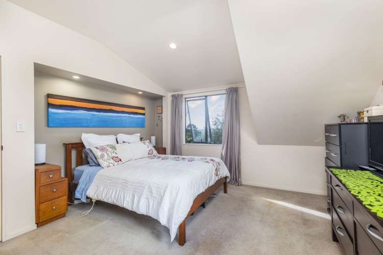 19 Springwater Vale Unsworth Heights_9