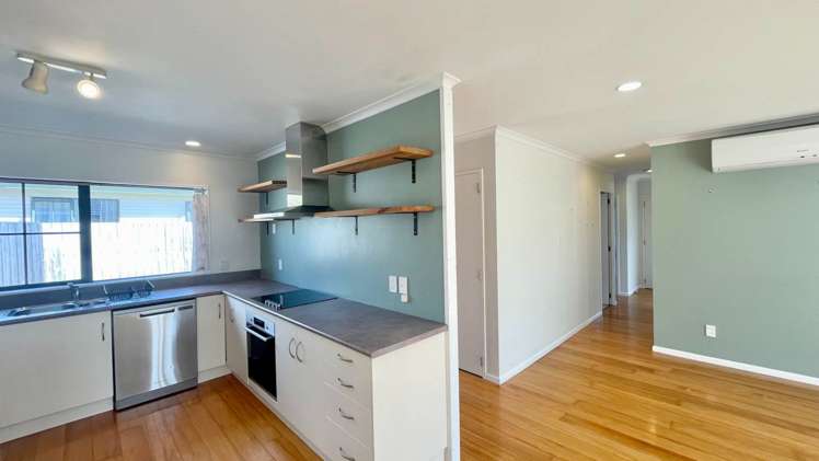 2/20 Greta Place Stanmore Bay_5