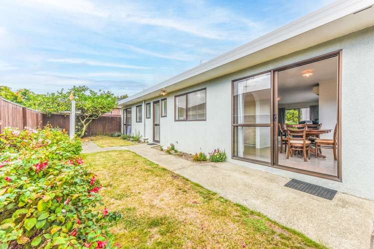 1/12 Stead Crescent Stoke_3