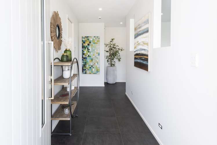 8 Defender Crescent Beachlands_1