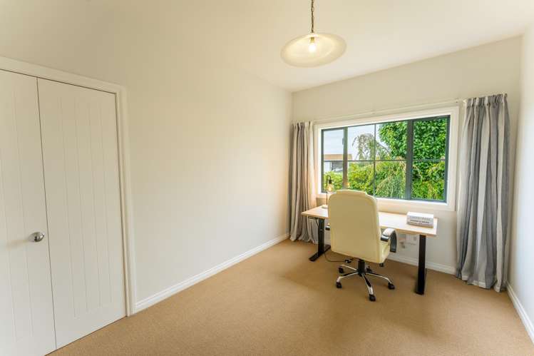 157 Pages Road Marchwiel_11