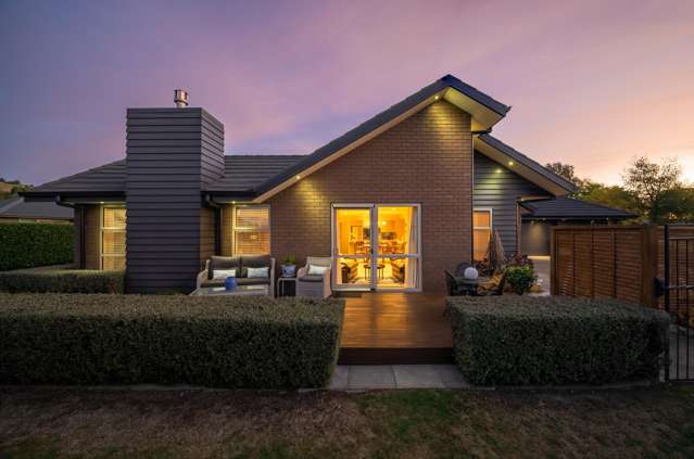 Vendor downsizing, leaving quality ex-show home