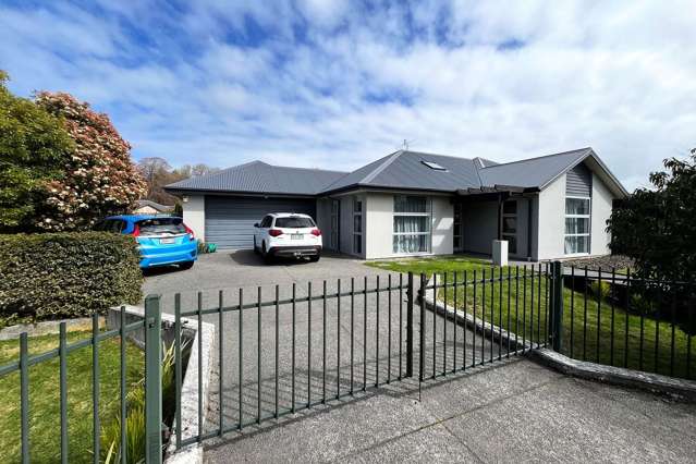 Renovated 4-bedroom family home in Linden Grove